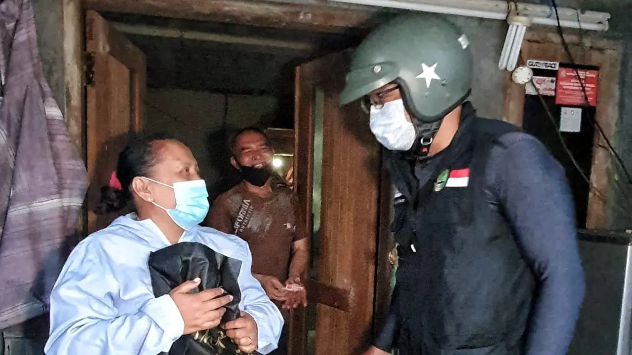 Ridwan Kamil Rayakan Idul Adha dengan Bagikan Bantuan kepada Masyarakat