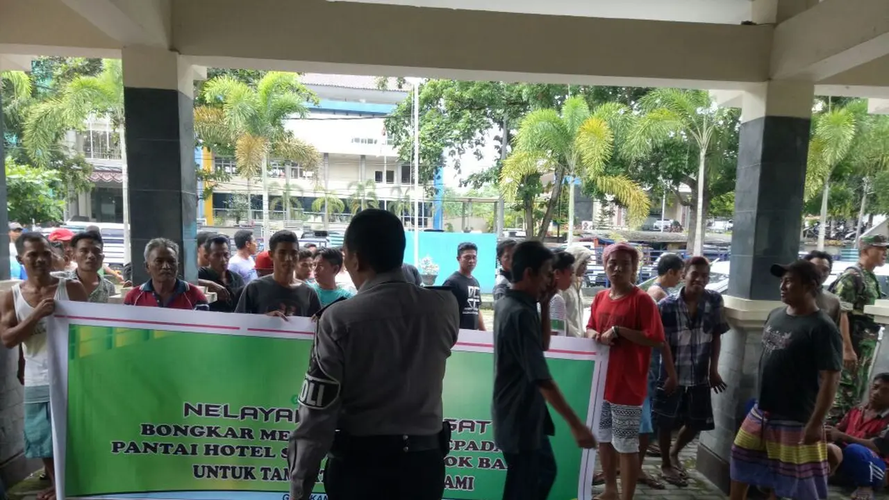 Kursi dan Meja Beton di Pantai Senggigi Picu Demo Ratusan Nelayan
