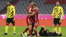 Bek Bayern Munchen, Joshua Kimmich, merayakan gol yang dicetaknya ke gawang Borussia Dortmund pada laga Piala Super Jerman di Allianz Arena, Kamis (1/10/2020) dini hari WIB. Bayern Munchen menang 3-2 atas Borussia Dortmund. (Sven Hoppe/Pool via AP)