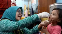 Ketua Tim Penggerak (TP) PKK Kota Surabaya, Rini Indriyani menargetkan 100 ribu anak di kota tersebut mendapatkan imunisasi polio tambahan pada Sub PIN Putaran 2 ini. (Foto: Kominfo Jatim)