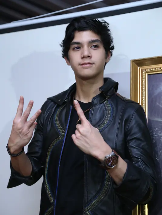 "Aku harga sahabatlah sama Aa Raffi," ucap Al Ghazali kepada wartawan di kawasan Sarinah, Thamrin, Jakarta Pusat, Jumat (27/4/2018) dilansir dari Liputan6. (Nurwahyunan/Bintang.com)