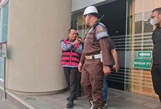 Mantan Jaksa Agung Muda Tindak Pidana Khusus (Jampidsus), Febrie Adriansyah usai diperiksa Tim 9 Kejaksaan Agung (Kejagung).  (Liputan6.com/Rifqy)