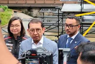 Menteri Kebudayaan (Menbud) Fadli Zon didampingi Wakil Menteri Kebudayaan (Wamenbud) Giring Ganesha dan Wakil Menteri Ekonomi Kreatif (Wamenekraf) Irene Umar mengunjungi Art Jakarta Gardens 2026. (dok. Biro Humas Kemenbud)