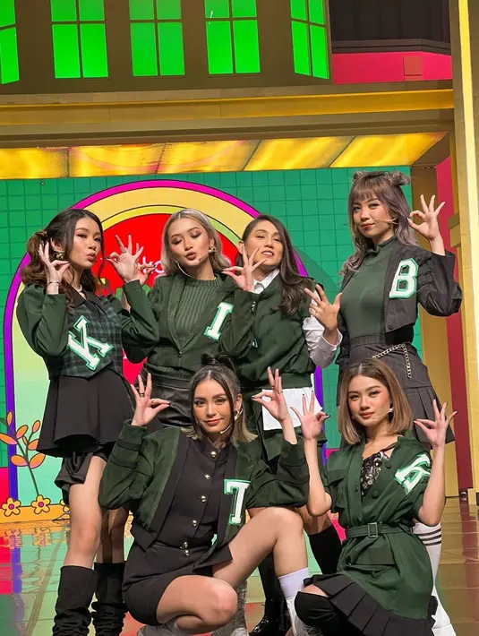 Tamara Dai mengungkap lewat Instagramnya jika mereka hanya 7 content creator yang menyanyikan lagu bersama. (Instagram @irenefeliciaa)