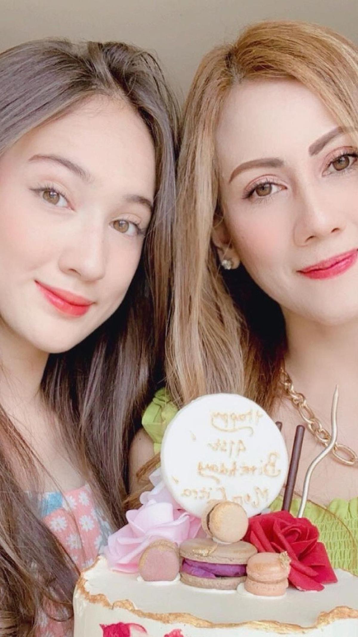 Laura Moane Warisi Paras Cantik Sang Ibunda