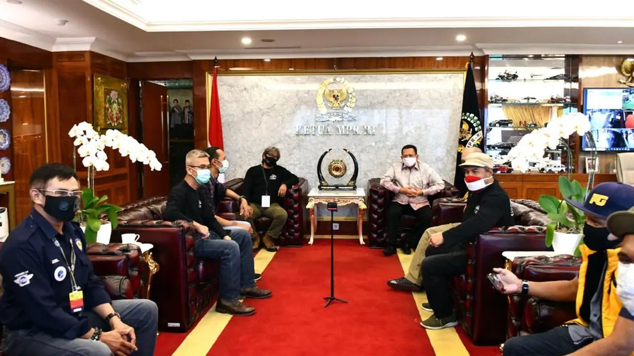 Bamsoet saat menerima komunitas motor wartawan senior 'Motoran Tugeder'