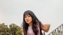 Ketika kenakan baju crop top, Cindy Gulla selalu memadukannya dengan celana jeans pendek, jeans panjang atau bahkan celana kulot. Penampilannya simpel tapi tetap terlihat kece, tak sedikit yang sering memuji penampilan pemeran Amy dalam sinetron Anak Jalanan ini. Tampil berponi dengan rambut digerai, Cindy Gulla makin terlihat cantik memesona. (Liputan6.com/IG/@cgulla)