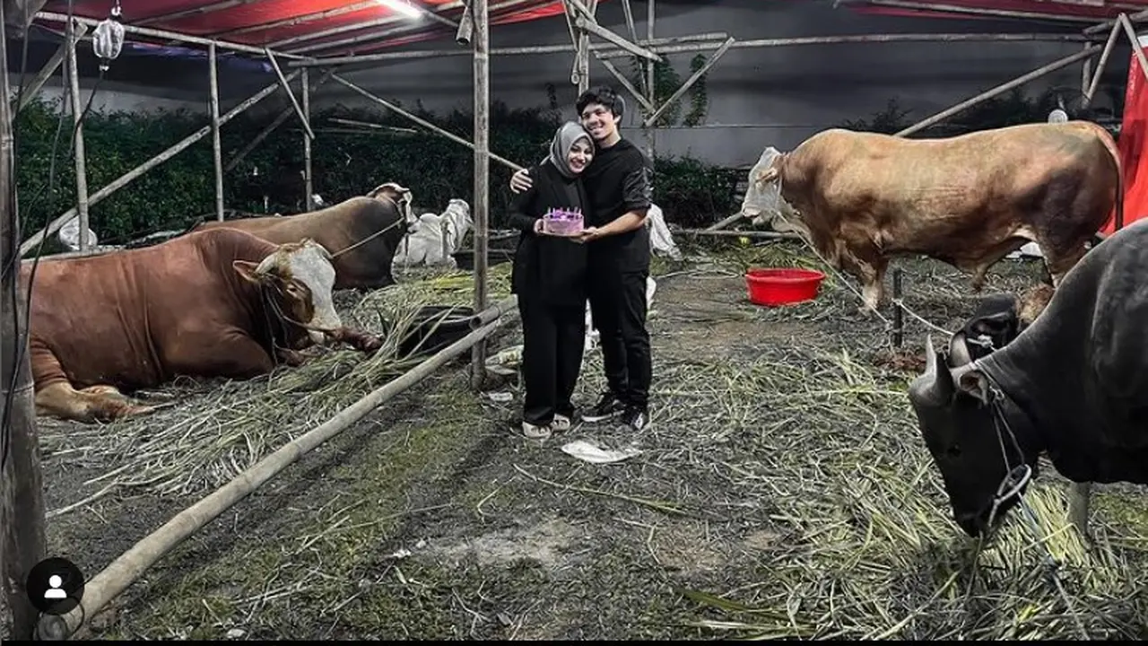 Aurel Hermansyah dan Atta Halilintar saat hari raya Idul Adha 1443 H. (Instagram @aurelie.hermansyah)