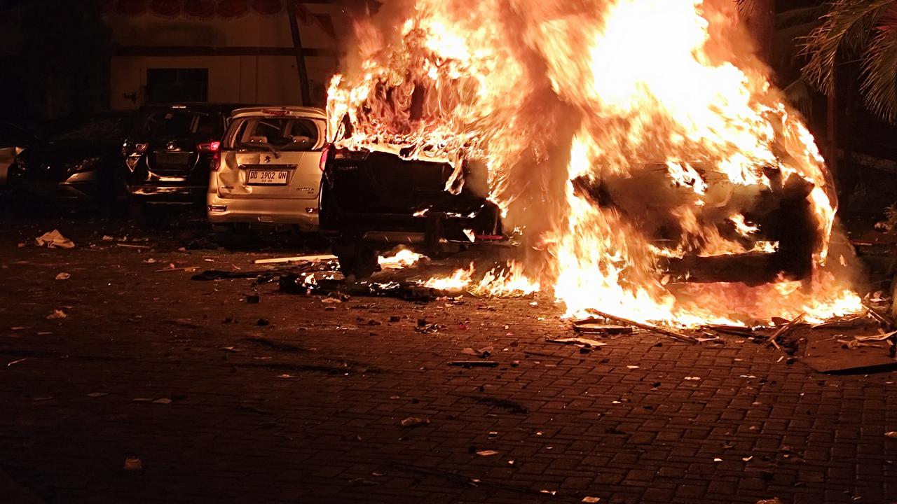 Demo Solidaritas untuk Affan Kurniawan Ricuh, Mobil di Kantor DPRD Makassar dan Sulsel Dibakar