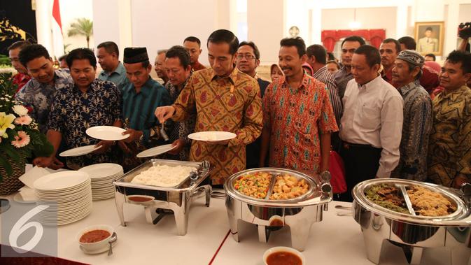 Percakapan Penuh Tawa Saat Jokowi Makan Siang Bareng Pedagang Bisnis Liputan6 