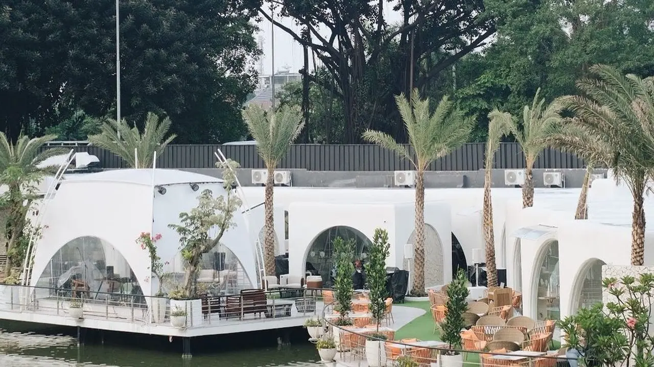 Restoran Hidden Gem di Jakarta, Tawarkan Suasana ala Santorini hingga View Sunset di Pinggir Danau