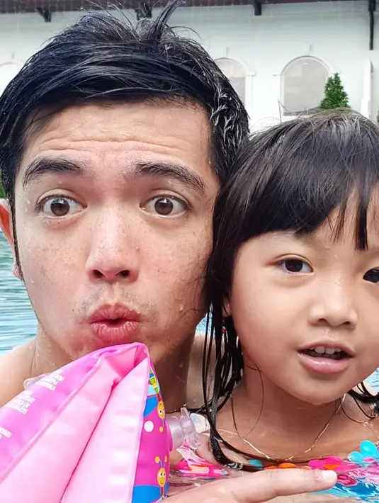 Meski tengah proses cerai, Nicky Tirta mengaku masih menjalin hubungan baik dengan Liza Elly. Sidang cerai pasangan ini digelar di Pengadilan Negeri Jakarta Selatan. (Instagram/nickytirta)