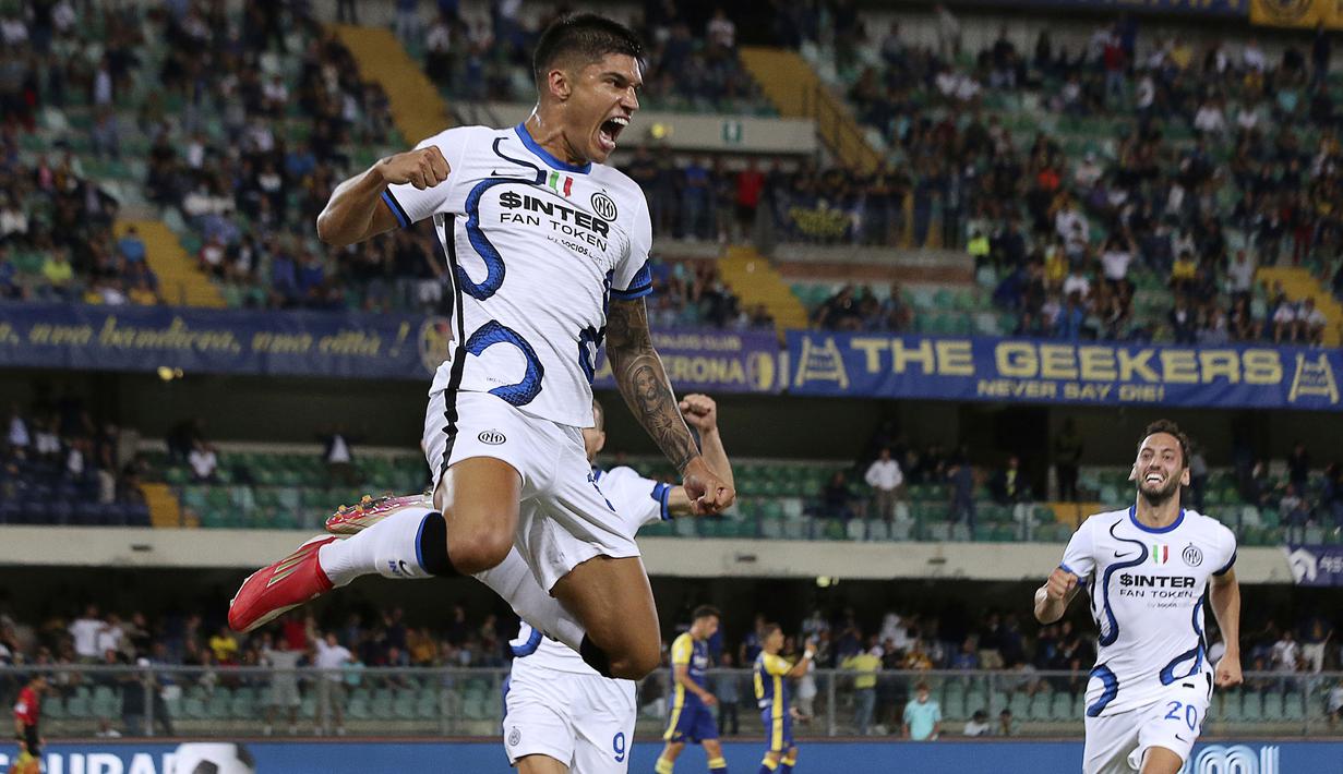 Tak cukup sekali, Correa tambahkan gol menjelang berakhirnya pertandingan. Hal tersebut membuat Inter Milan sukses mengunci kemenangan meyakinkan di giornata kedua Liga Italia 2021/2022. (Foto: LaPresse via AP/Paola Garbuio)