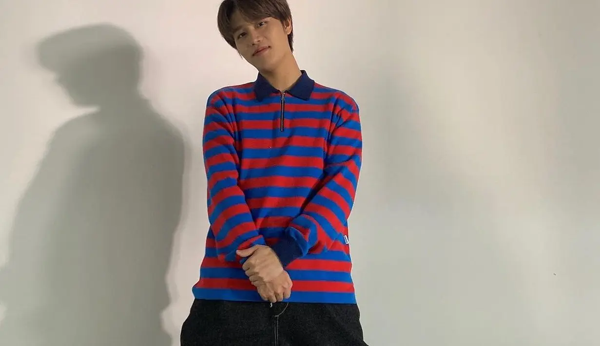 Dengan gaya rambut pendek maupun agak panjang, masih terlihat cocok dengan bentuk wajahnya. Kamu suka yang mana?