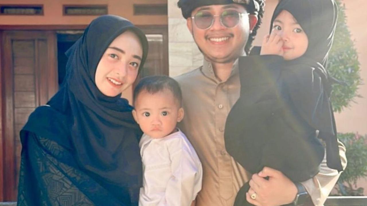 Duet Romantis Bikin Baper, Ini 8 Potret Ega Noviantika dan Rafly DA yang Kembali Nyanyi Dangdut Usai Vakum Lama