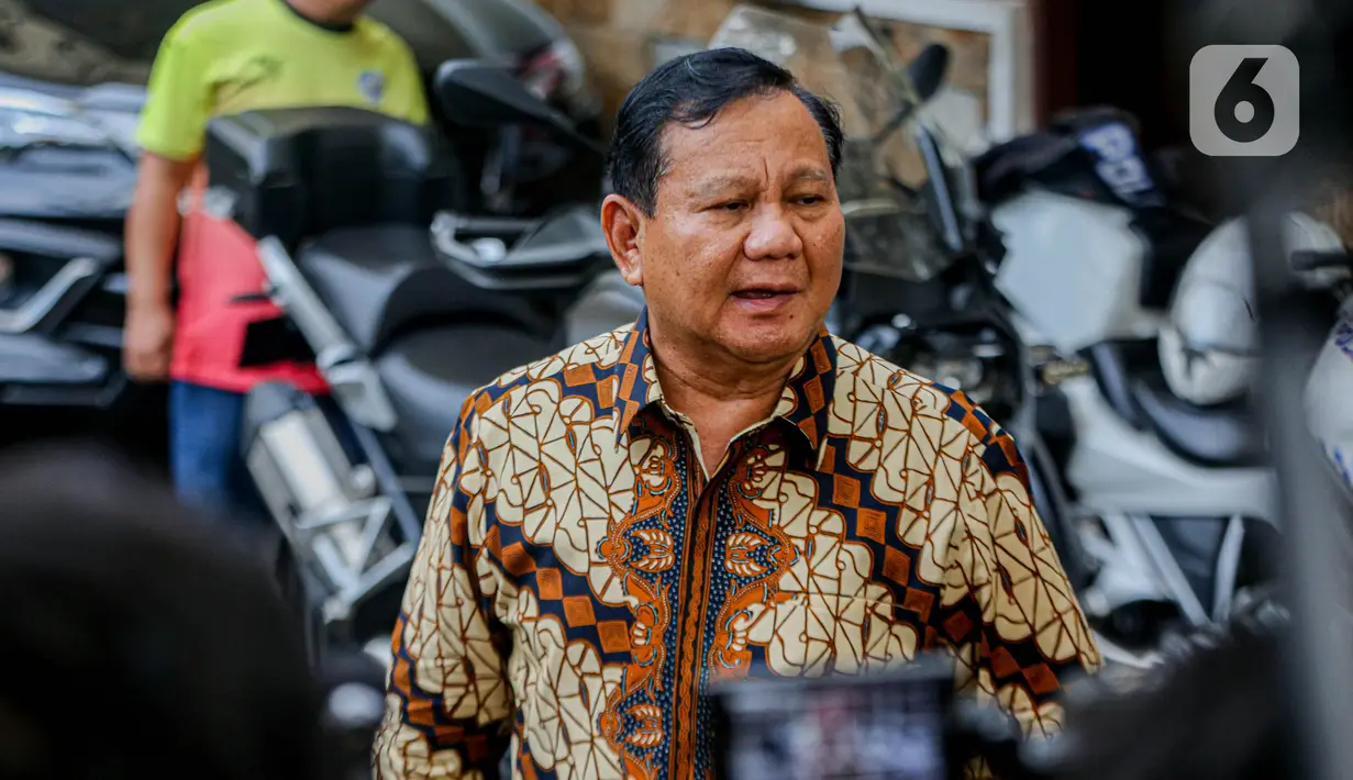 Prabowo tiba di rumah dinas Mahfud MD di Kompleks Menteri Jalan Denpasar Raya, Blok C-3 No 9, Kuningan, Jakarta Selatan, pada Selasa (25/4/2023) sekitar pukul 16.22 WIB. (Liputan6.com/Faizal Fanani)