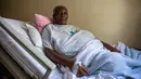 Safina Namukwaya menjadi perempuan asal Afrika pertama yang melahirkan anak di usia 70 tahun. (BADRU KATUMBA / AFP)