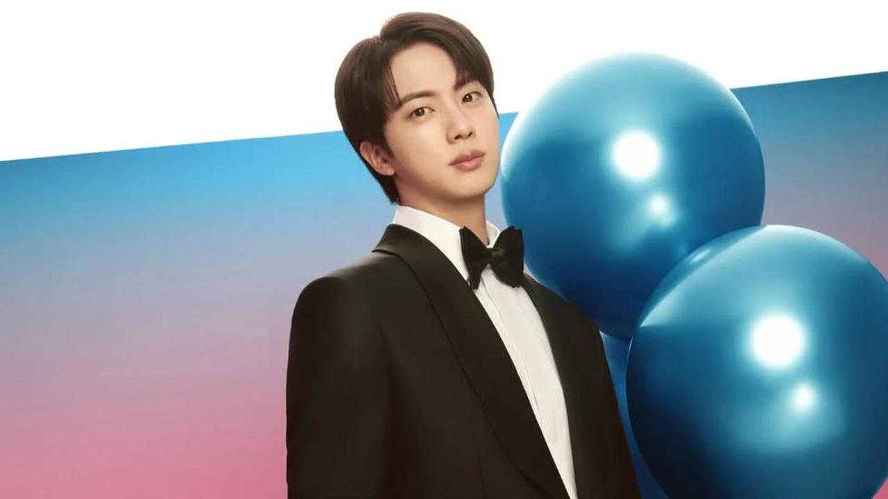 3 Potret Jin BTS Kenakan Seragam Anggar, Visual Memikat Fans di Media Sosial
