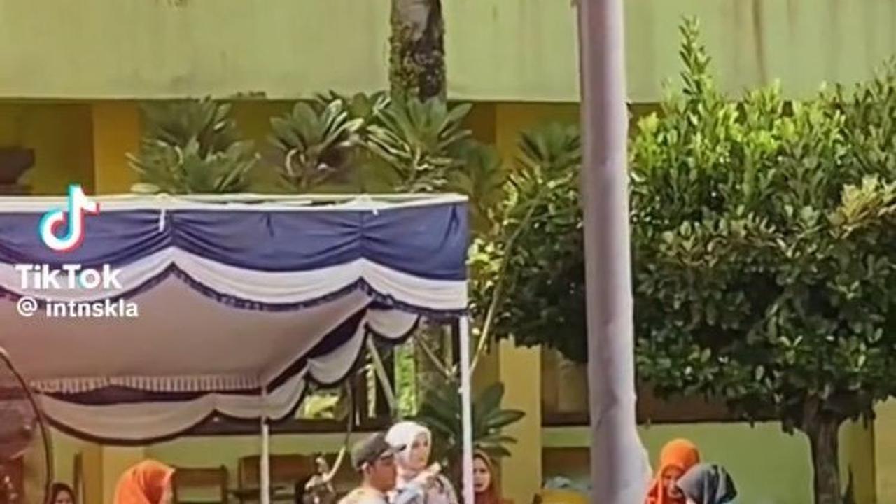 Inilah momen seorang anak perempuan digendong ayahnya di hari kelulusannya. Perempuan ini diketahui bersekolah di MTsN 3 Jembrana, Bali.&nbsp;