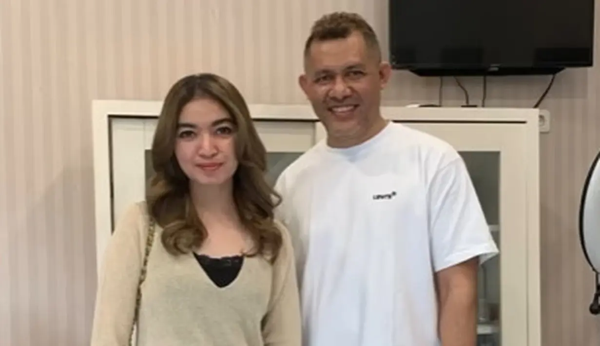 <p>Selvi Ananda potong rambut disebut punya vibes Kate Middleton (@ironhairspecialist)</p>