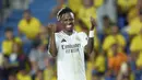 Pemain Real Madrid, Vinicius Junior, tampak kecewa setelah ditahan imbang Las Palmas pada laga pekan ketiga La Liga 2024/2025 di Stadion Gran Canaria, Jumat (30/8/2024).  (AP Photo/Gabriel Jimenez)