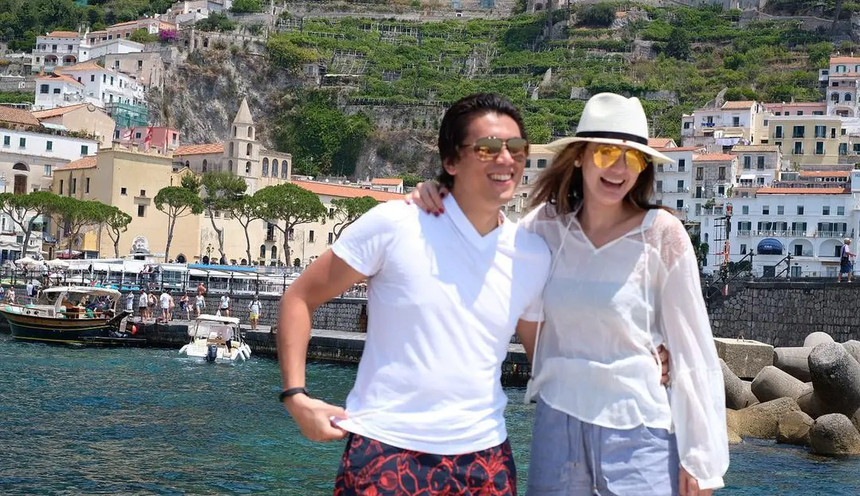 Dengan santai Luna menjawab bahwa tak kunjung nikah dengan Reino lantaran belum mendapat restu dari orang tua kekasihnya.  (Instagram/lunamaya)