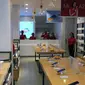 Suasana di dalam Mi Store di Bali. Liputan6.com/ Yuslianson