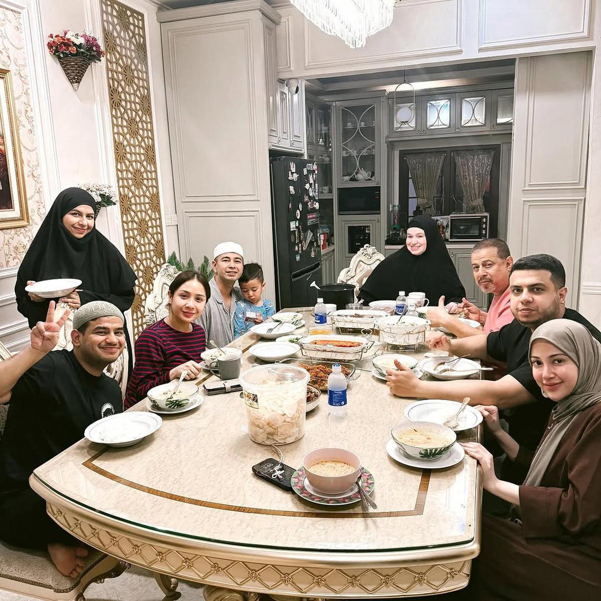 Momen Raffi Ahmad dan Nagita Slavina Ikut Sahur di Rumah Fadil Jaidi