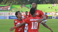 Para pemain Persija merayakan gol yang dicetak ke gawang Persiba Balikpapan di Stadion Gajayana, Malang, Minggu (16/4/2017). (Bola.com/Iwan Setiawan)