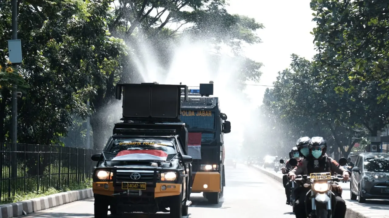 Penyemprotan disinfektan di 5.312 desa yang tersebar di 27 kabupaten/kota dalam rangka mencegah penyebaran COVID-19.