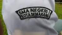 Badge tanda lokasi SMA N 1 Semarang, masihkah membanggakan? (foto: Liputan6.com / edhie prayitno ige)