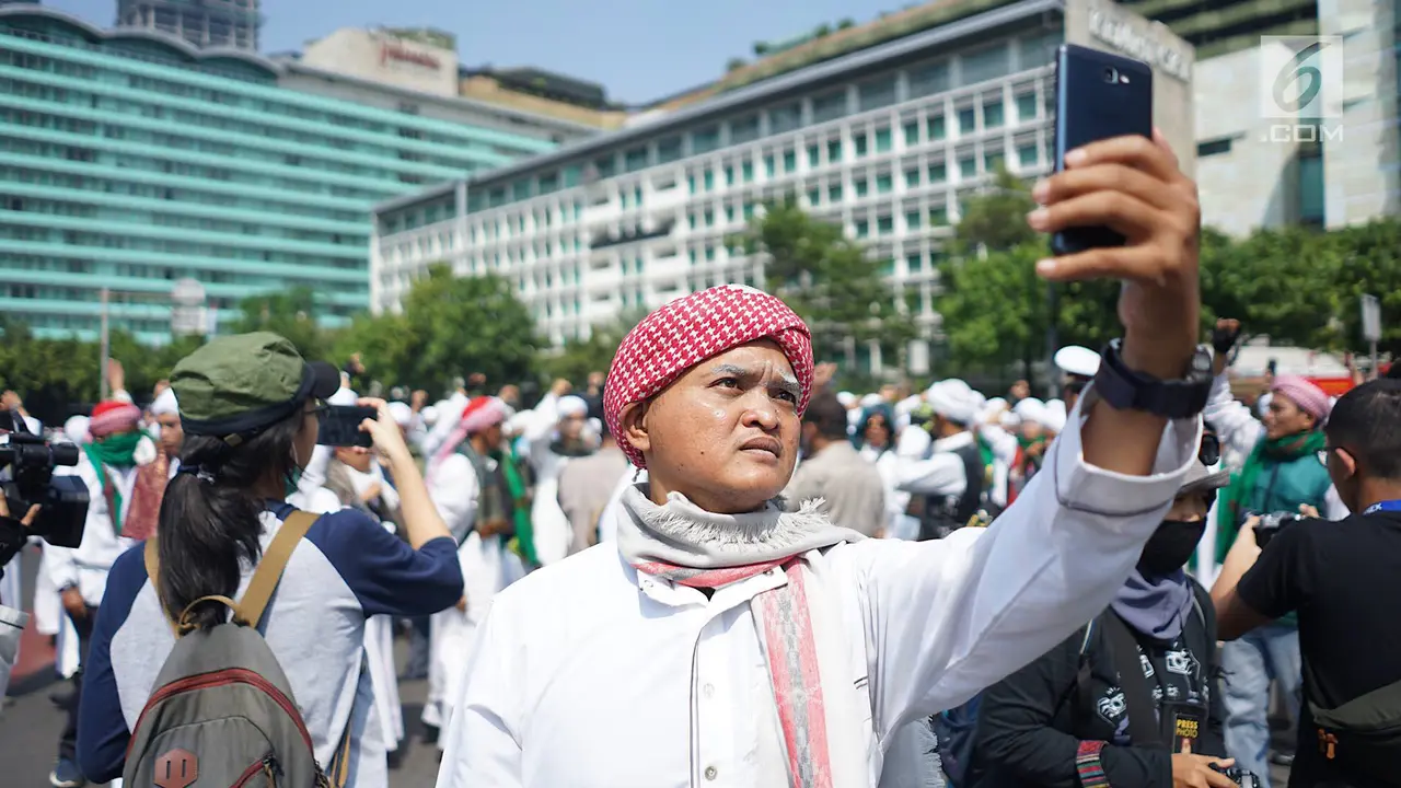 Rombongan FPI Konvoi di Bundaran HI