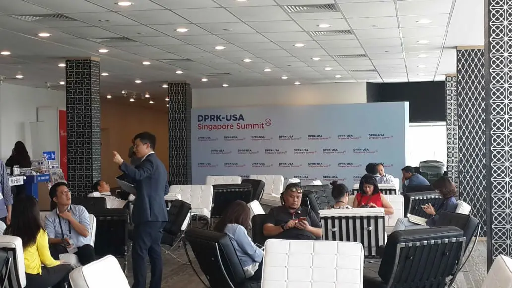 Media lounge di International Media Centre KTT Korea Utara-Amerika Serikat di F1 Pit Building Singapura (11/6/2018). (Rizki Akbar Hasan/Liputan6.com)