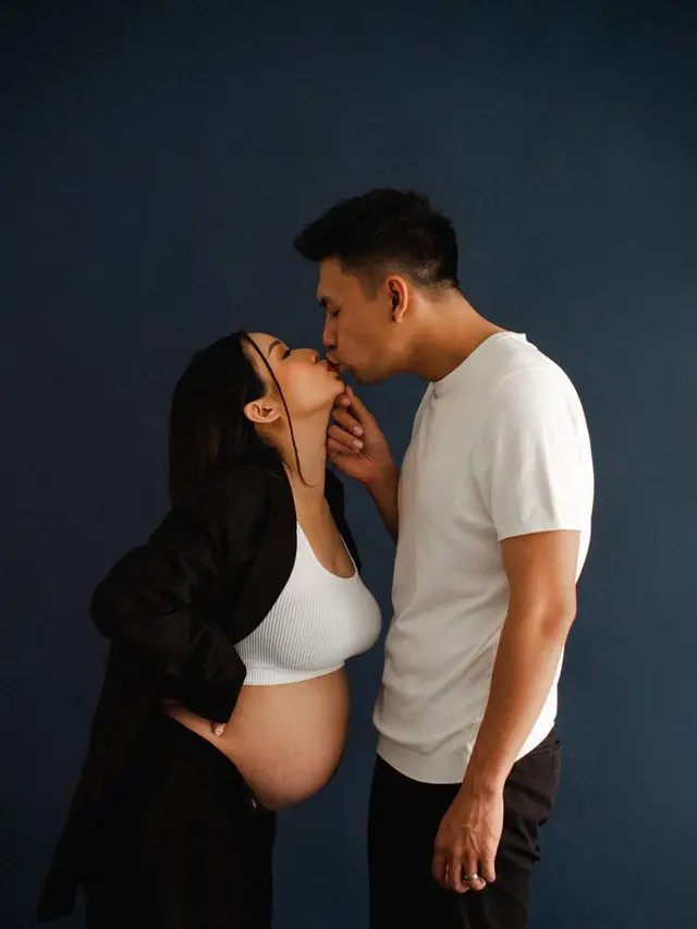 Hamil Anak Pertama, Ini 6 Maternity Shoot Stella Cornelia dan Fendy Chow yang Menawan