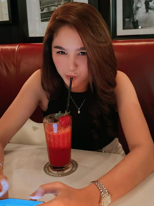 FOTO: Gaya Selebgram Hana Hanifah yang Diduga Promosikan Judi Online