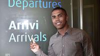 Douglas Costa tiba di kota Turin untuk menyelesaikan kepindahannya ke Juventus. (doc. Juventus)