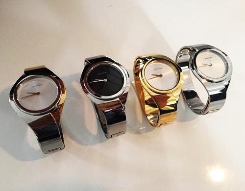 Jam tangan dari Calvin Klein adalah jam tangan super stylish yang akan menambah rasa percaya diri Anda | Photo: Copyright Doc Vemale.com