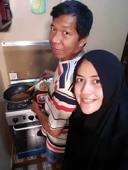 "Untungnya dia juga paham kalau saya yang ngidam. Katanya, kan, ngidam sampai empat bulan, berarti tinggal sedikit lagi. Soalnya biasanya saya yang cute (manis), malah jadi galak sama dia," ujarnya. (Instagram/meggykiwil)