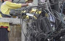 FOTO: Beginilah Penampakan Kabel Kusut di Kapten Tendean yang Sedang Dibenahi Petugas Dinas Bina Marga DKI Jakarta