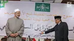 Ketum PBNU, Said Aqil Siradj menerima kunjungan Grand Syeikh Al Azhar Mesir Ahmad Muhammad Ath-Thayeb  di gedung PBNU, Jakarta, Rabu (2/5). Pertemuan berdiskusi mengenai Islam Nusantara dengan para kiai dan pengurus PBNU . (Liputan6.com/Herman Zakharia)
