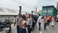 Adu Banteng Truk Vs Pikap di Jalur Pantura Situbondo, 1 Orang Tewas Terjepit Badan Kendaraan