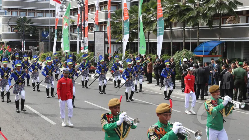 Kemeriahan Parade Historical Walk pada Puncak KAA di Bandung