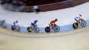 Wang Xiaofei pebalap asal China yang bertarung di cabang balap sepeda trek nomor omnium putri pada Asian Games 2018 di Velodrome, Jakarta, Rabu (29/8/2018). (Bola.com/Peksi Cahyo)