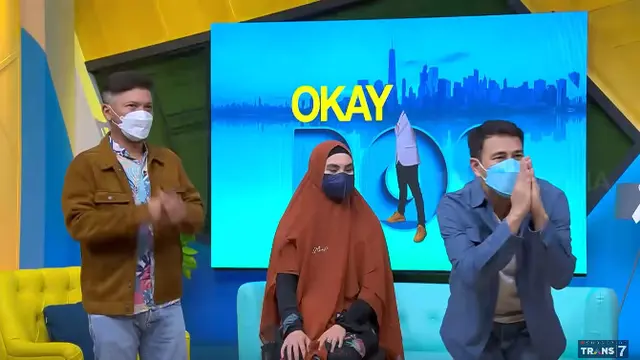 Kartika Putri di acara Okay Bos