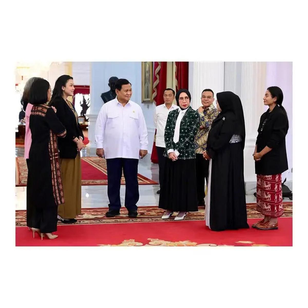 6 Potret Prabowo Ketemu Melly Goeslaw dan Tim Film Women from Rote Island, Menuju Piala Oscar 2025