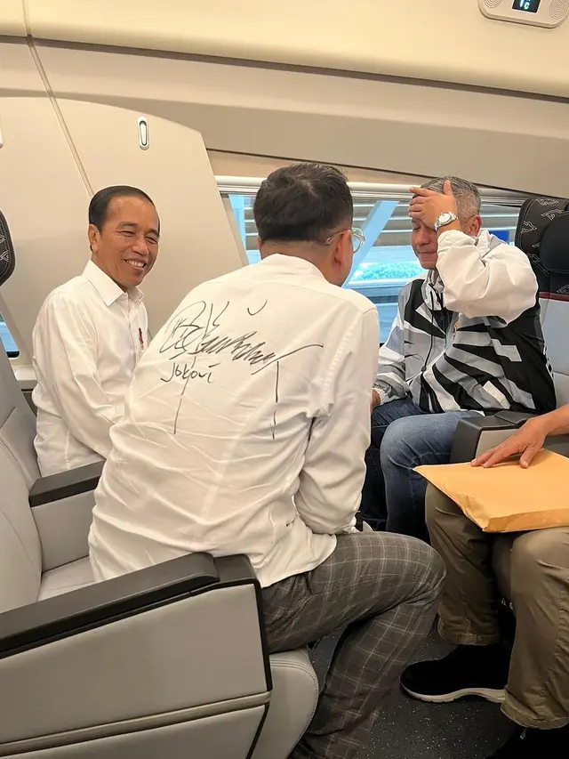 10 Momen Raffi Ahmad Diajak Presiden Jokowi Jajal Kereta Cepat, Ikut Bangga