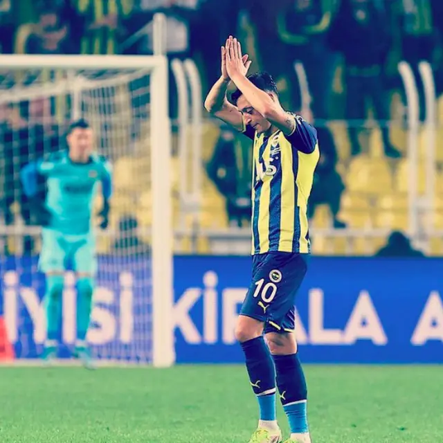 7 potret Mesut Ozil yang dikabarkan akan gabung RANS Cilegon FC