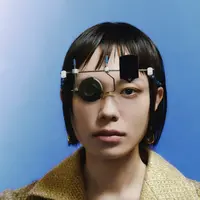 Dalam edisi terbaru W Korea, penembak jitu sensasional asal Korea sekaligus peraih medali Olimpiade Kim Ye Ji menampilkan sisi lain dirinya. [Foto: W Korea]