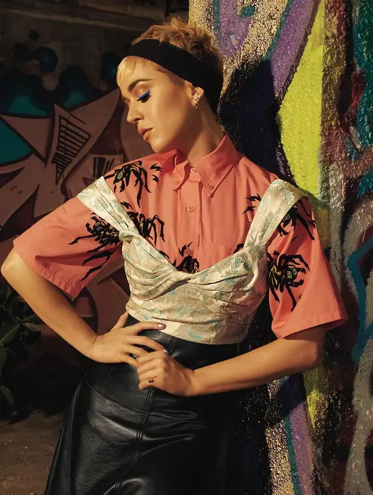 Tengah elakukan tur di Belgia hingga Amsterdam, Katy pun meluangkan waktu untuk melihat penamplan Orlando di Killer Joe. (instagram/katyperry)