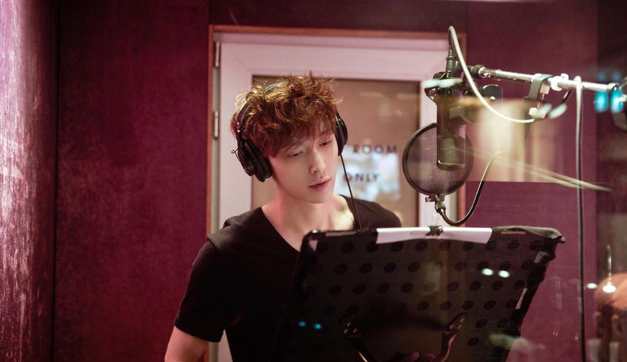 Pesona Lay Zhang, Member EXO yang Pernah Tampil Bareng Jackie Chan